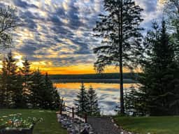 Sunrise Pines Lakeside Escape - Image 2