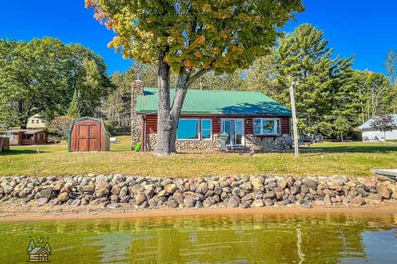 Pike Shores Lakeside Getaway - Image 1