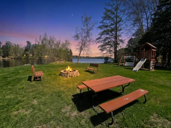 Lakeside Lodging - All 6 Cabins - Image 2