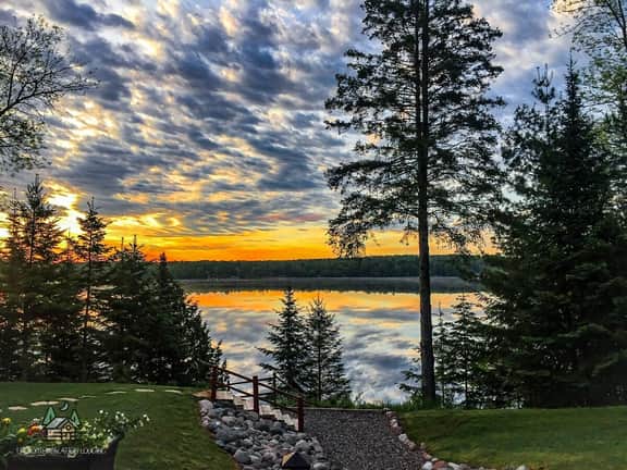 Sunrise Pines Lakeside Escape - Image 2