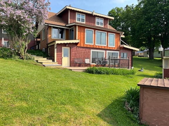Lakeview Retreat - Image 1